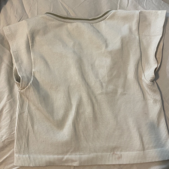 Urban Outfitters Cropped Shirt - Picture 2 of 2